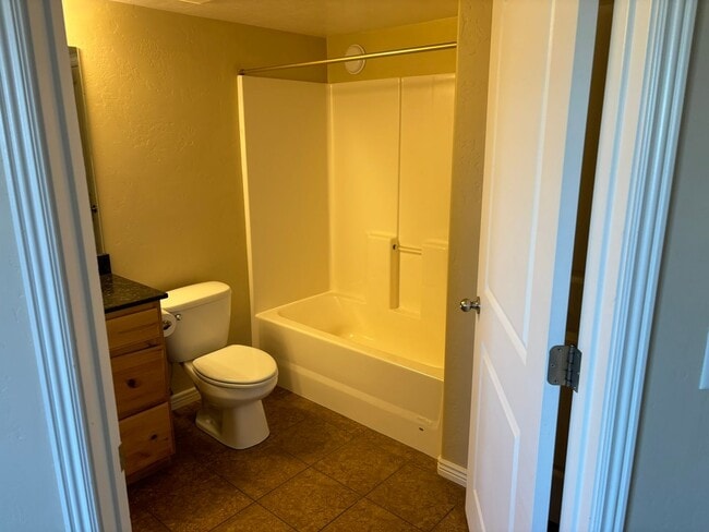 Building Photo - Ground Floor 3 Bedroom Condo