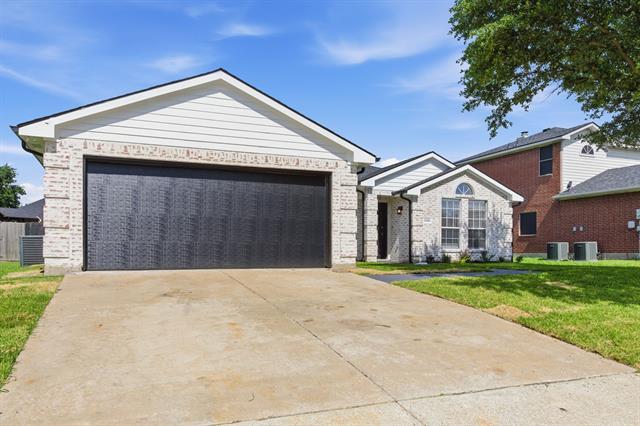 Building Photo - 1006 Lake Dallas Dr