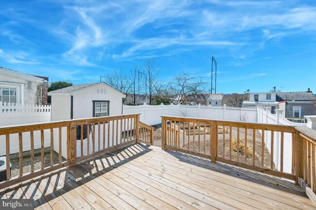 Building Photo - 4822 Ogle St