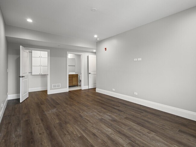 Building Photo - 1036 Lake St