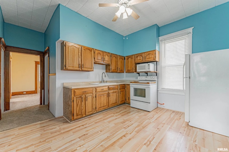 Building Photo - 130 5th St