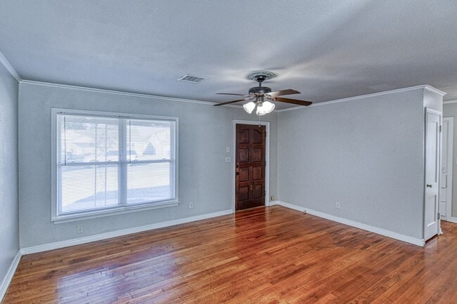 Building Photo - 2 bedroom/1 bathroom - Centrally Located in Norman!!