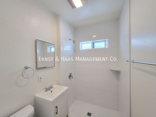 Building Photo - 154 E Eagle St