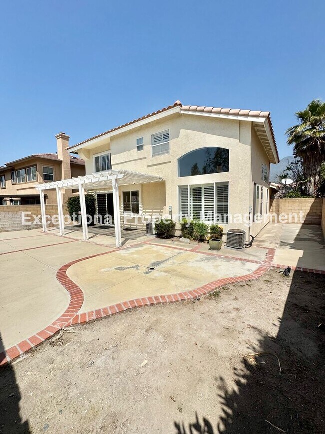 Building Photo - Ready to move in 4 bedroom 3 bath home with a loft and 3 car garage!