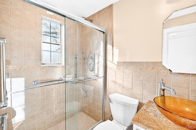 Building Photo - 5 Seymour Pl