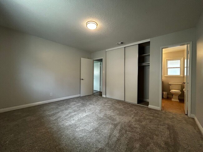 Building Photo - Beautifully Remodeled 3-Bedroom Home for Lease in a Highly Desirable Neighborhood