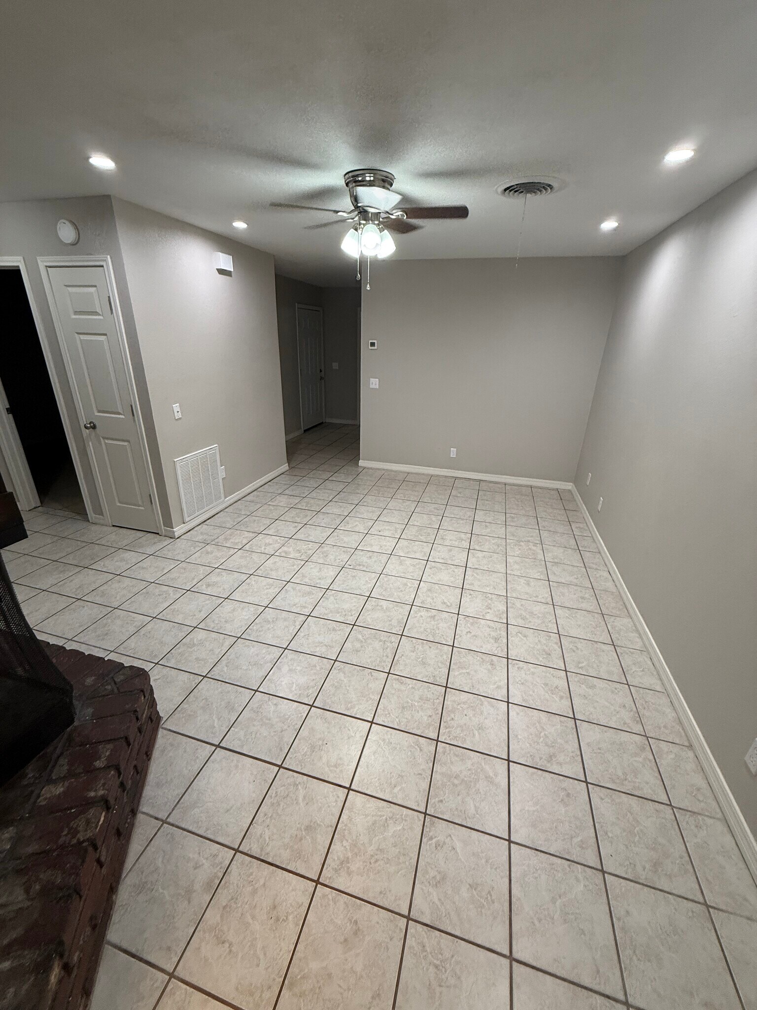Building Photo - 823 Hardy Springs Cir