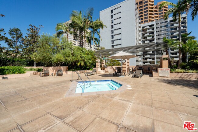 Building Photo - 10490 Wilshire Blvd