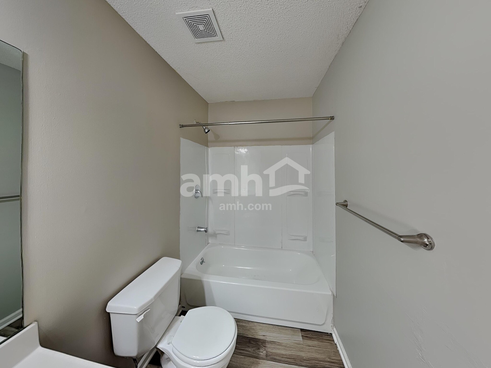 Building Photo - 1015 Bristol Dr