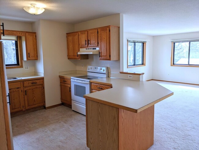 Building Photo - Spacious 2 Bed 2 Bath in Gorgeous Townhome