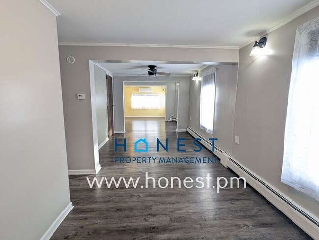 Building Photo - 162 College Ave