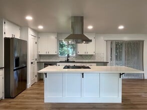 Building Photo - NO RENT UNTIL 2026! Updated home with Large shop!