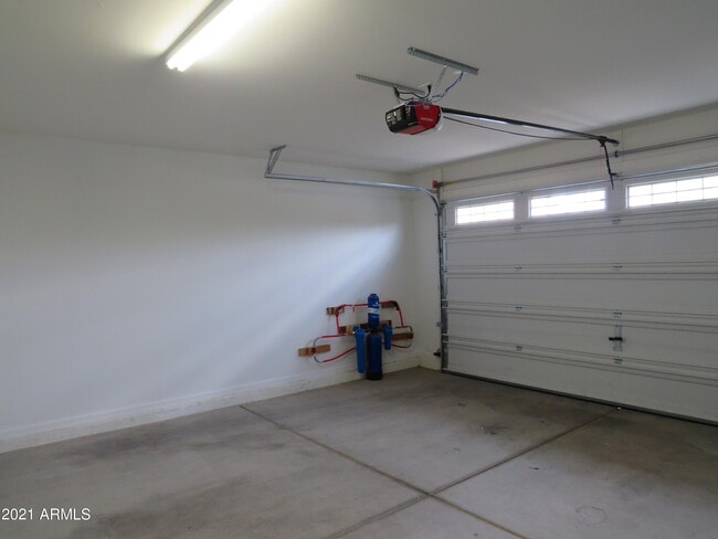 Building Photo - 40537 W Helen Ct