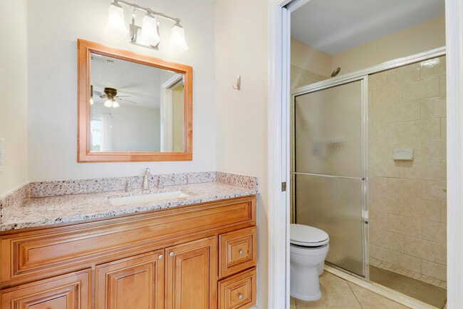 Building Photo - 703 Stonewood Ct