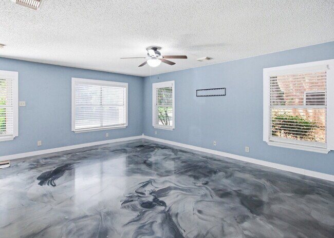 Building Photo - "Charming 3-Bed in Schertz with Spacious 2246 Sq Ft Layout!"