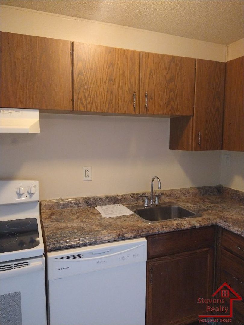 Building Photo - 915 S Seminole Dr