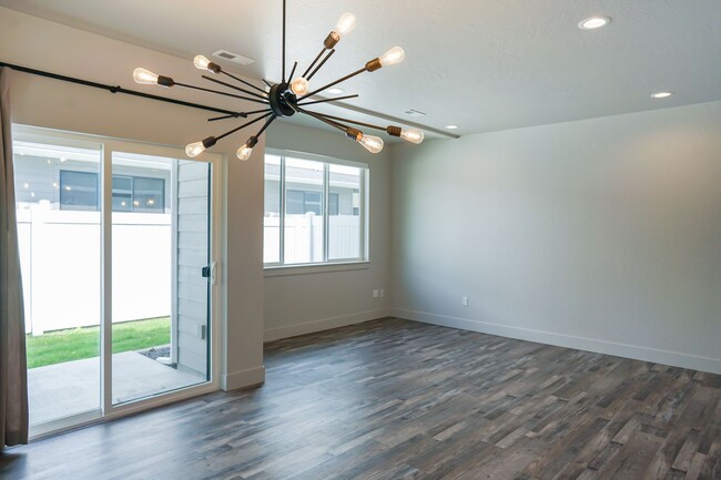 Building Photo - 2148