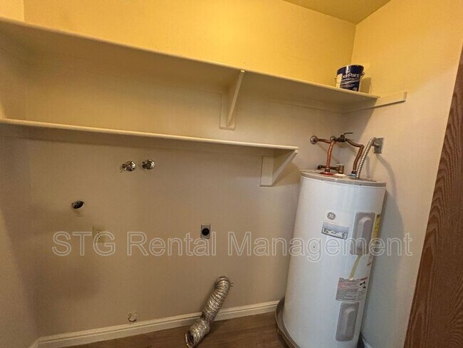 Building Photo - 325 N Main St