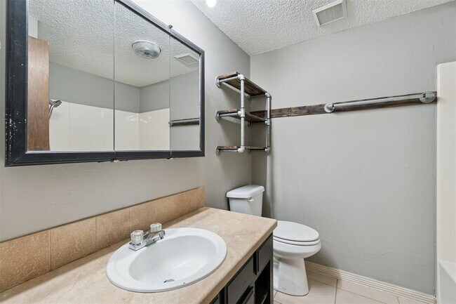 Building Photo - 1205 Swan Lake Rd