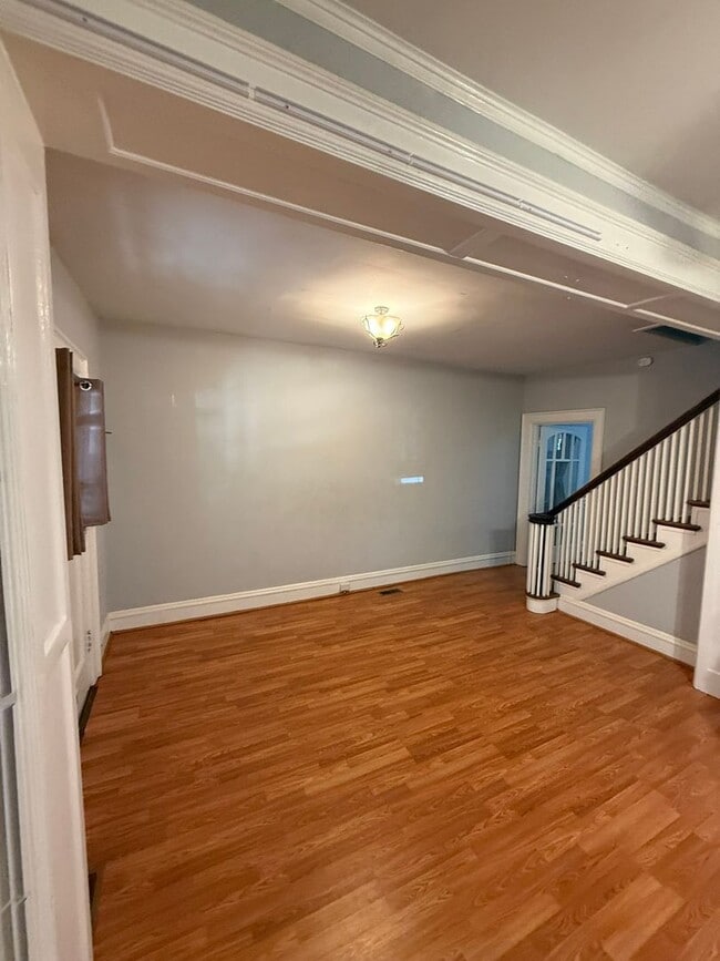 Building Photo - 3 Bedroom 1.5 bath Fan home for rent