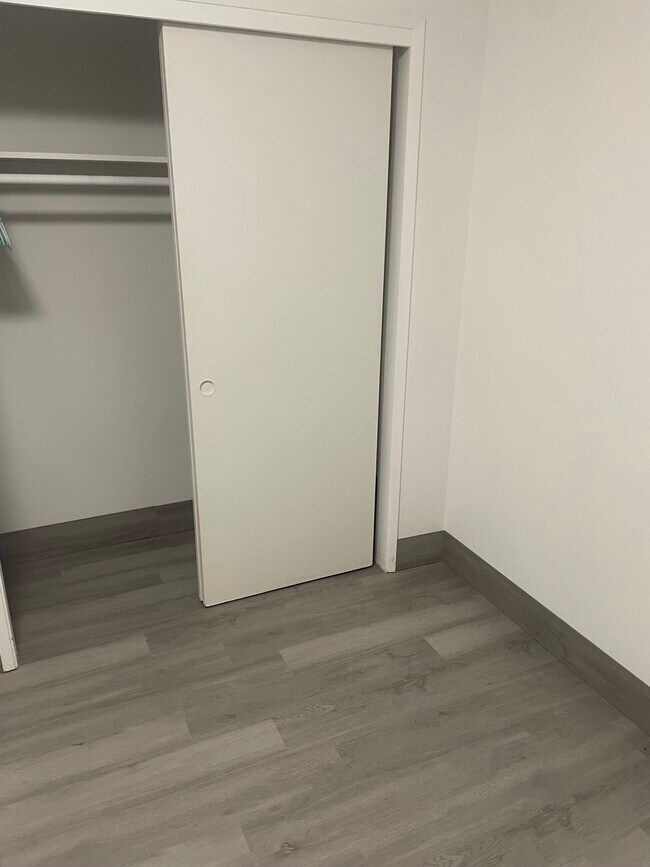 Building Photo - 424 W Wilson Ave