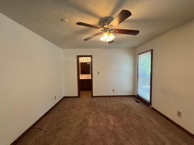 Building Photo - Cute 3 Bedroom Ranch with Large Yard