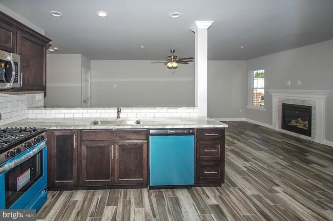 Building Photo - 515 Elm St