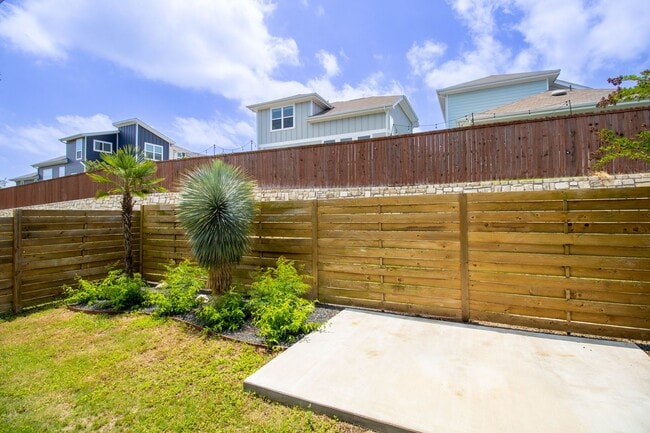 Building Photo - Amazing and peaceful 3/2.5 home in Austin!