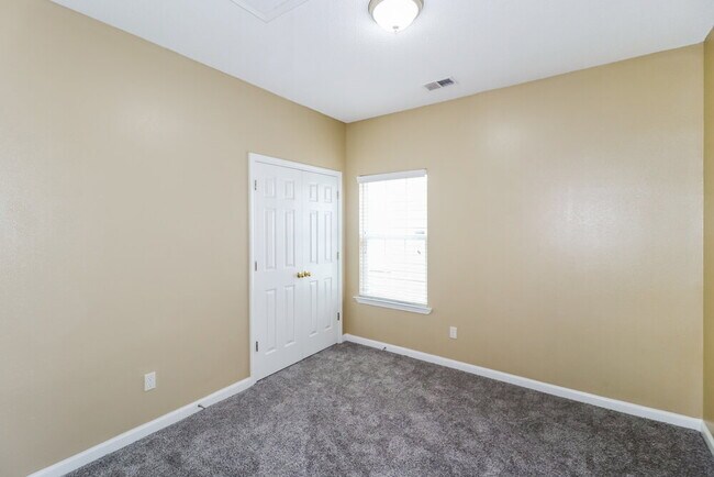 Building Photo - 4683 Waterfront Oak Dr