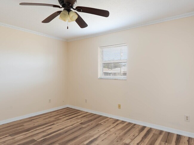 Building Photo - MOVE IN WITH ZERO DEPOSIT - UPDATED 3 BEDROOM HOME IN VENICE