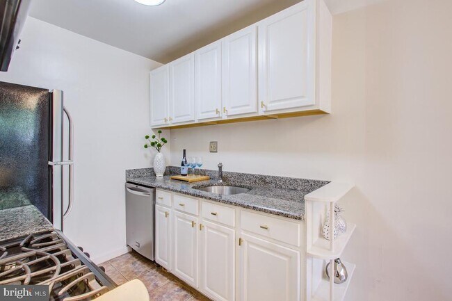 Building Photo - 2325 42nd St NW