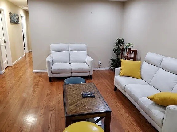 Building Photo - 524 Maple Ave