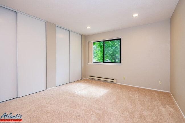 Building Photo - Dixon Landing Condo | Remodeled Kitchen | ...
