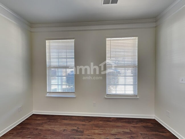 Building Photo - 625 Latimer Way