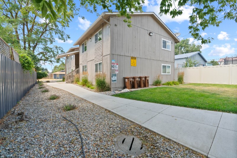 Building Photo - 3012 N Hogan St