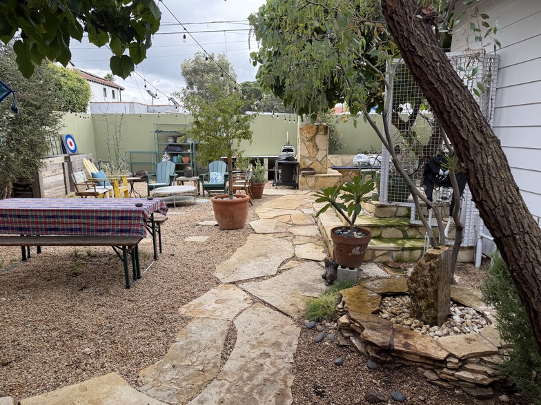 Building Photo - 744 Navy St