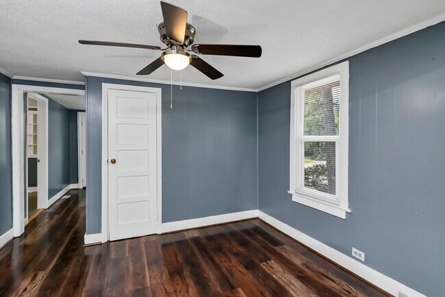 Building Photo - Charming 2 Bedroom Home, close to USC & lo...