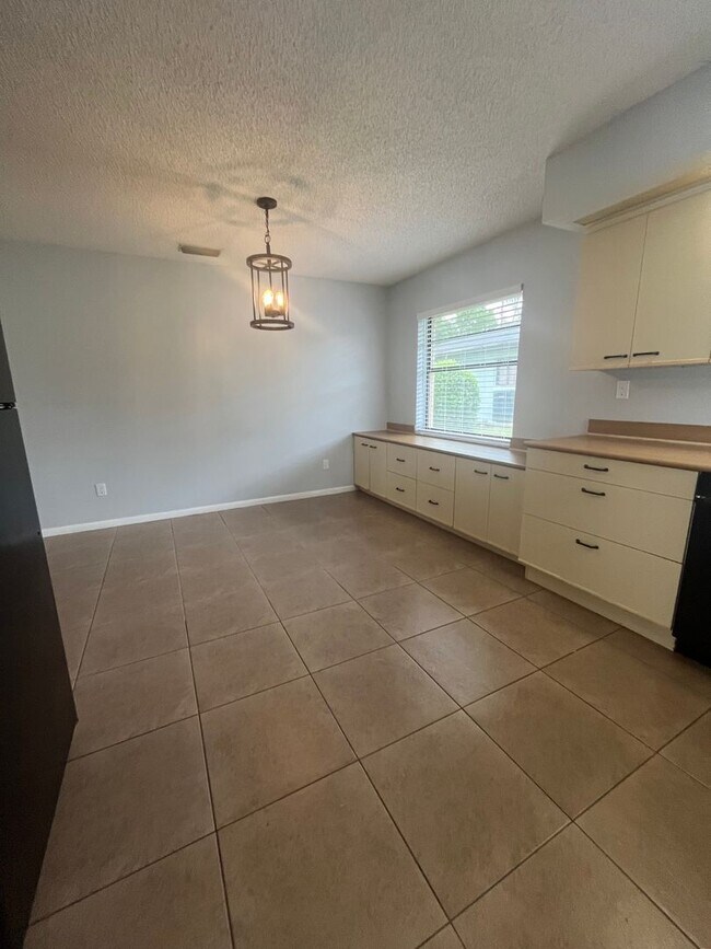 Building Photo - Super Cute 3bd 2bath! FENCED IN YARD !