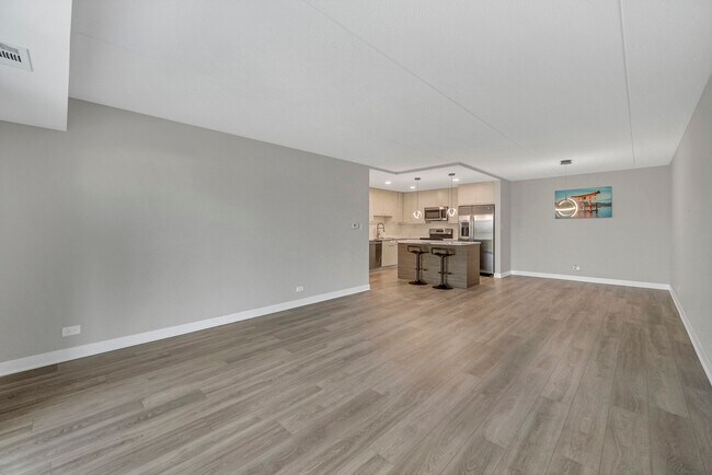Building Photo - 350 Plum Creek Dr