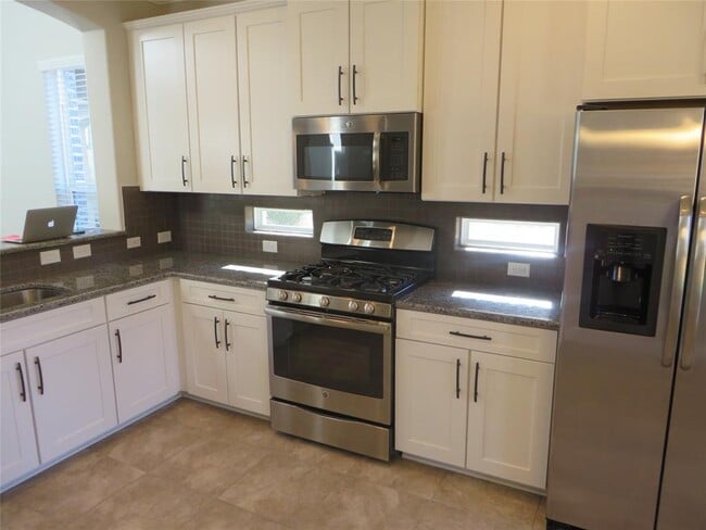 Building Photo - 13400 Briarwick Dr