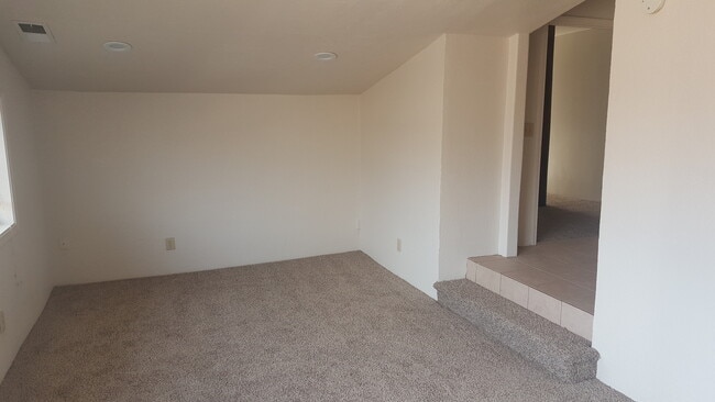 Building Photo - Bernalillo Beauty