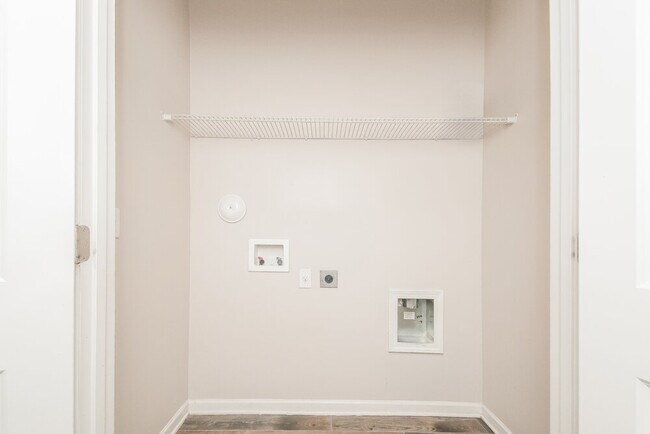 Building Photo - 674 River Dell Townes Ave