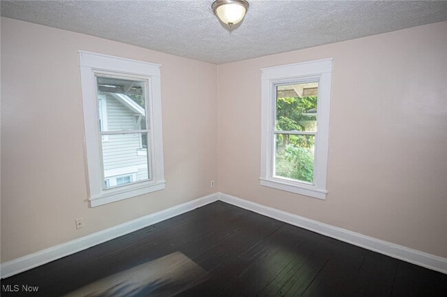 Building Photo - 276 Wildwood Ave