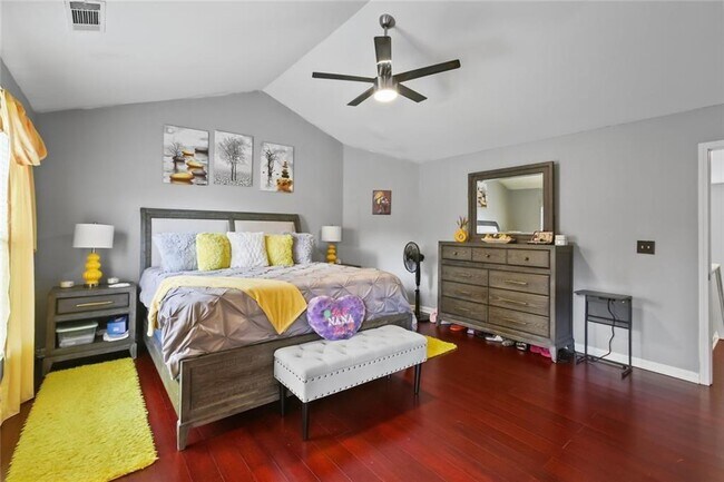 Building Photo - 1464 Gates Cir SE