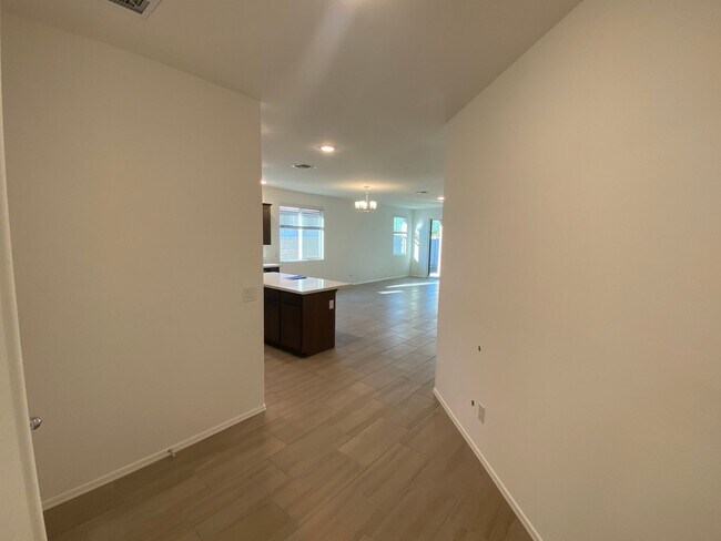 Building Photo - Beautiful Newer Build 3 Bed/2 Bath with Den in Rancho Cabrillo