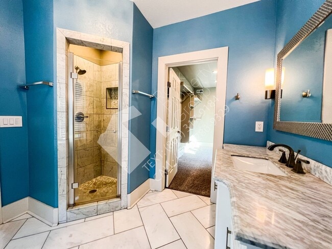 Building Photo - Must See 3 Bedroom/3 Bathroom Home near Ed...