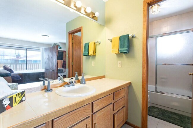 Building Photo - 716 Lagoon Dr