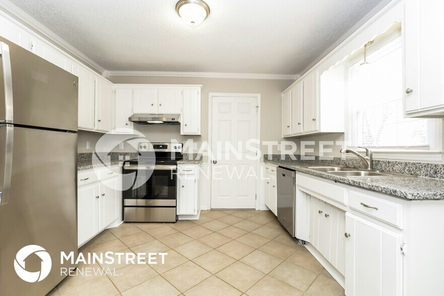 Building Photo - 324 Mayflower Dr