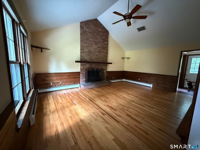 Building Photo - 40 Horse Stable Cir