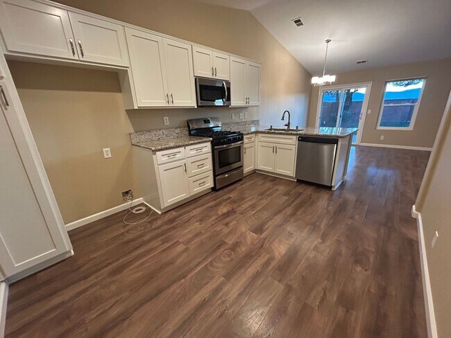 Building Photo - Great Family Home in Fantastic Hollister Neighborhood!